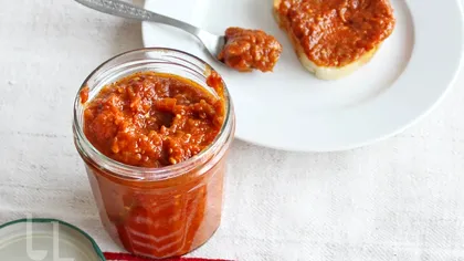 Gospodinele plătesc mai mult pentru zacuscă din cauza secetei