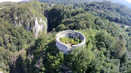 Cetatea Bănița, interzisă turiștilor: Unul dintre cele mai periculoase monumente din Europa