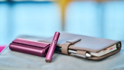 IQOS celebrează 10 ani pe piață cu un nou gadget pentru tutun încălzit, IQOS ILUMA i Prime
