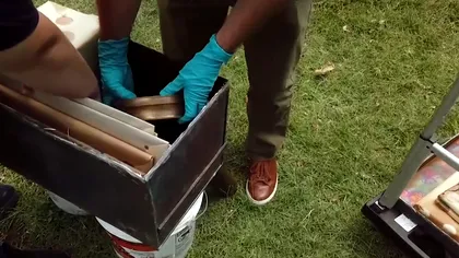 O capsulă a timpului, veche de peste un secol, a fost dezvăluită. Ce au descoperit în interiorul ei