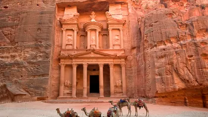 Descoperirea „Sfântului Graal” în Petra: misterul cupelor antice dezvăluit, dar identitatea celor 12 corpuri rămâne un mister în locul unde s-a filmat „Indiana Jones”