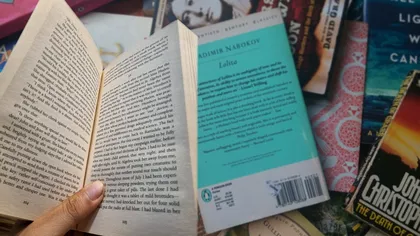 Mesajul șocant scris de mână, descoperit de o femeie într-o carte veche a celebrului scriitor Vladimir Nabokov