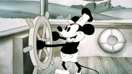 Alegerea lui Franklin D. Roosevelt ca președinte al Statelor Unite/Bătălia de la Guadalcanal/Lansarea primului film de animație cu personajul Mickey Mouse și alte evenimente istorice pe 8 noiembrie