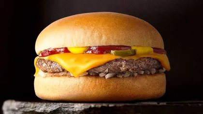 Ce ingrediente conține cu adevărat celebrul Cheeseburger de la McDonald's. Este printre cele mai apreciate preparate din lume