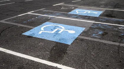 Cum se obține cardul-legitimație pentru locurile de parcare destinate persoanelor cu handicap