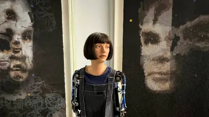 Primul tablou creat de un robot umanoid, vândut pentru 1 milion de dolari: pictura ridică noi semne de întrebare despre inteligența artificială
