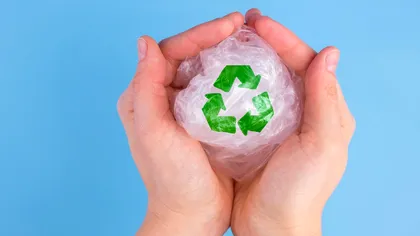 O soluție inovatoare: Săpunuri și detergenți din plastic