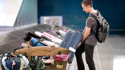Electronicele pe care nu trebuie să le pui niciodată în bagajul de cală. Avertisment important de la personalul aeroporturilor