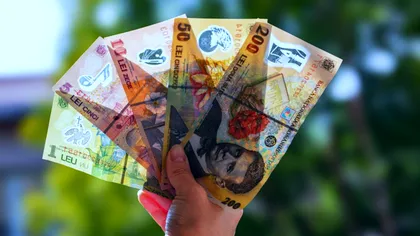 Pericolele care pot afecta stabilitatea financiară a românilor, în 2025. Un specialist în economie ne spune de ce să ne ferim: „Tăiați asta de pe listă urgent!”