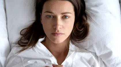 Somnul cu ochii deschiși: O afecțiune mai comună decât ai crede. Ce spun oamenii de știință