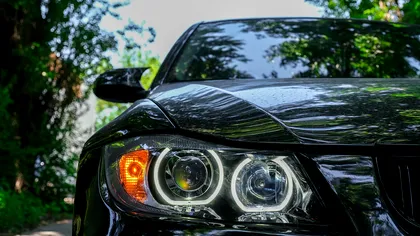 Accesoriul de mașină ce îi lasă pe șoferi pe loc fără acte. RAR anunță sancțiuni drastice pentru noua modă din România