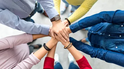 Bugetarii care și-au recâștigat recompensele financiare. Guvernul le plătește și în 2025 orele suplimentare și zilele de sărbătoare lucrate