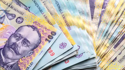 Circulă bani falşi în România. Cum îţi poţi da seama că bancnotele pe care le ai în mână nu valorează nimic