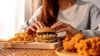 Șase alimente care accelerează îmbătrânirea: ce trebuie să eviți pentru o viață mai lungă