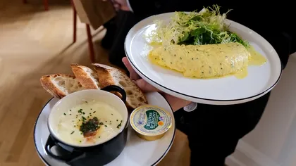 Cât costă să mănânci la Miţa Biciclista o masă de prânz? Doar cartofii prăjiţi sunt 45 de lei