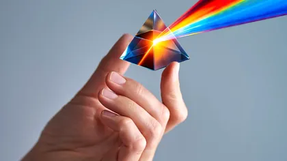 Lumina transformată în supersolid. Descoperirea care promite mai mult decât pare