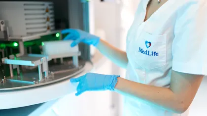 Tehnologia avansată de laborator salvează vieți – vezi parcursul unei probe la MedLife
