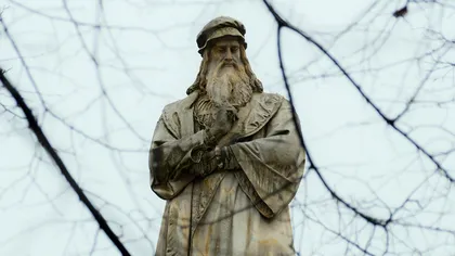 Bastardul care scria invers în oglindă și dormea câte 15 minute din 4 în 4 ore a devenit unul dintre cele mai mari genii ale omenirii. Povestea marelui Leonardo da Vinci
