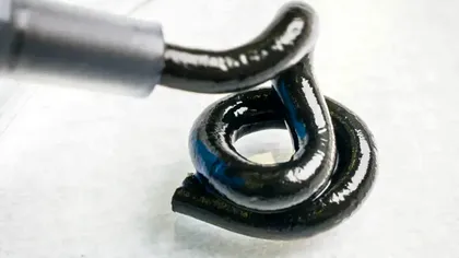 A fost inventată bateria fluidă, care se întinde ca pasta de dinți și promite să alimenteze viitoarele gadgeturi medicale