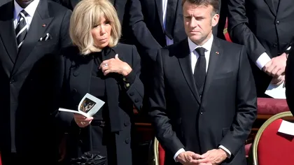 Brigitte Macron a încălcat protocolul la înmormântarea Papei Francisc. Greşeala pentru care a fost ”taxată” de criticii de modă