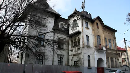 Casa cu cavaler din București, unică în țară. Bijuteria secretă a Capitalei are o poveste fascinantă, a aparținut unui meșter renumit