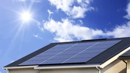 Câtă energie produc anual panourile montate pe case în România. Producție record în 2024