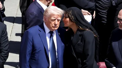 Ce i-a şoptit la ureche Melania lui Donald Trump la înmormântarea Papei Francisc. A ascultat-o fără ezitare. Foto