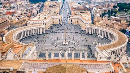 Ce s-a întâmplat la Vatican în momentul în care s-a anunțat moartea Papei Francisc. Mii de oameni au înghețat pe loc