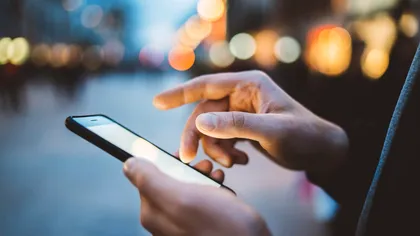 Ce semnifică punctul luminos verde sau roşu de pe telefonul mobil, de fapt? Mulţi cred că sunt ”ascultaţi”