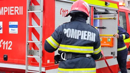 Explozie și incendiu într-un bloc din București. Oamenii din zonă, speriați: „Se aud bubuituri în continuare”