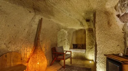 Locul aflat în apropiere de România în care te poți caza în grote. Cât plătesc turiștii pentru o experiență unică de vacanță FOTO