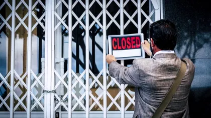 Aproape 2.000 de firme au fost puse pe butuci într-o singură lună în România. Patronii au închis prăvăliile, au dat oamenii afară și acum statul e bun de plată