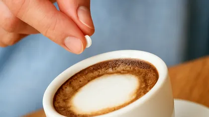 Descoperirea neașteptată despre îndulcitorul pe care îl pui în cafeaua de dimineață. Saccharina ar putea distruge bacteriile rezistente la antibiotice