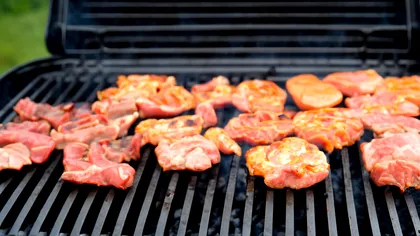 Cum poţi lua amendă de 1.000 de lei dacă faci grătar în curtea ta de 1 Mai. Vecinul îţi face plângere imediat