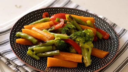 Diferenţa dintre vegani şi vegetarieni. Mulţi fac confuzia