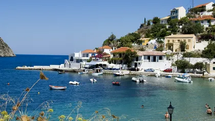 Insula din Grecia mai frumoasă decât Santorini. Cazările sunt mult mai ieftine, iar peisajele sunt unice în lume