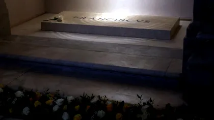 Greșeală deranjantă pe mormântul Papei Francisc. Mii de oameni au observat, specialiștii spun că este de neacceptat. Ce s-a întâmplat în timpul pregătirilor