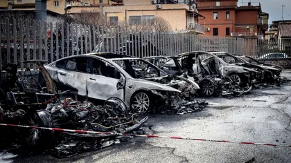 Tesla, în flăcări, la Roma: Atac terorist sau protest extrem? Ce spune Elon Musk