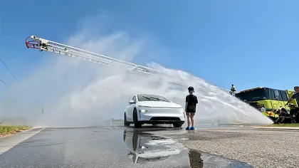 Poate Tesla Model Y să „vadă” prin ploaie? Testul care a pus la încercare condusul autonom în condiții extreme