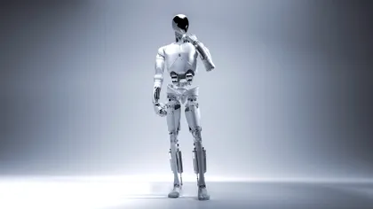 VIDEO | Iron este robotul umanoid cu creier de supercomputer: China vrea să-l trimită în case, birouri și magazine