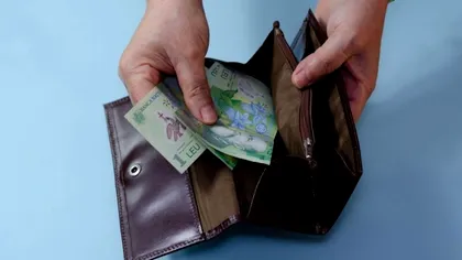 1 din 3 angajați români se vaită de epuizare și „salariu de mizerie”! „Patronii ne țin peste program și când vine ziua de salariu îți dai palme”