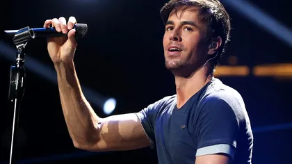 A debutat sub un nume fals, compune muzică de la 15 ani și a renunțat la facultate după primul an. Enrique Iglesias, jumătate de secol de viață tumultoasă