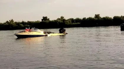 Accident naval pe Dunăre. Două ambarcațiuni mici și o barcă s-au ciocnit. O persoană, adusă la mal, despre alte două nu se ştie nimic