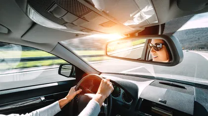 Cât de des ar trebui să te uiți în oglinzi când conduci. Sfatul surprinzător al lui Titi Aur