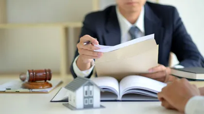 Cum să-i pui poprire pe conturi și proprietăți unui prieten care refuză să-ți dea banii înapoi!