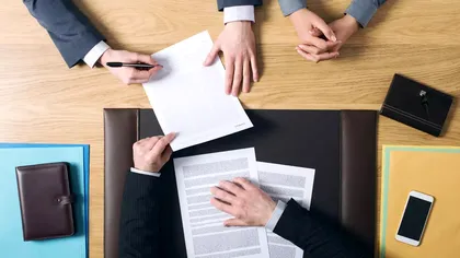 Cum se face succesiunea când sunt moștenitori plecați în străinătate