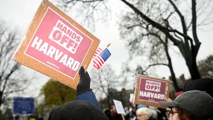 Haos la Harvard după decizia lui Trump de a exclude studenții străini: „Acești tineri din peste 140 de țări îmbogățesc această națiune”
