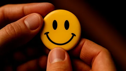 Smiley: emoji-ul zâmbitor și cum a ajuns simbol al pasiv-agresivității