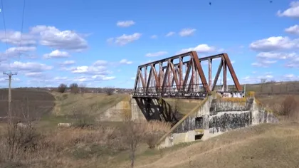 Singura gară din România în care nu a ajuns niciodată un tren. A fost construită la sfârșitul comunismului și abandonată imediat după Revoluție