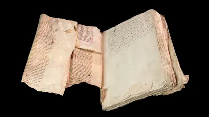 Manuscris medieval redescoperit în coperta unui registru vechi: apar detalii despre regele Arthur și vrăjitorul Merlin